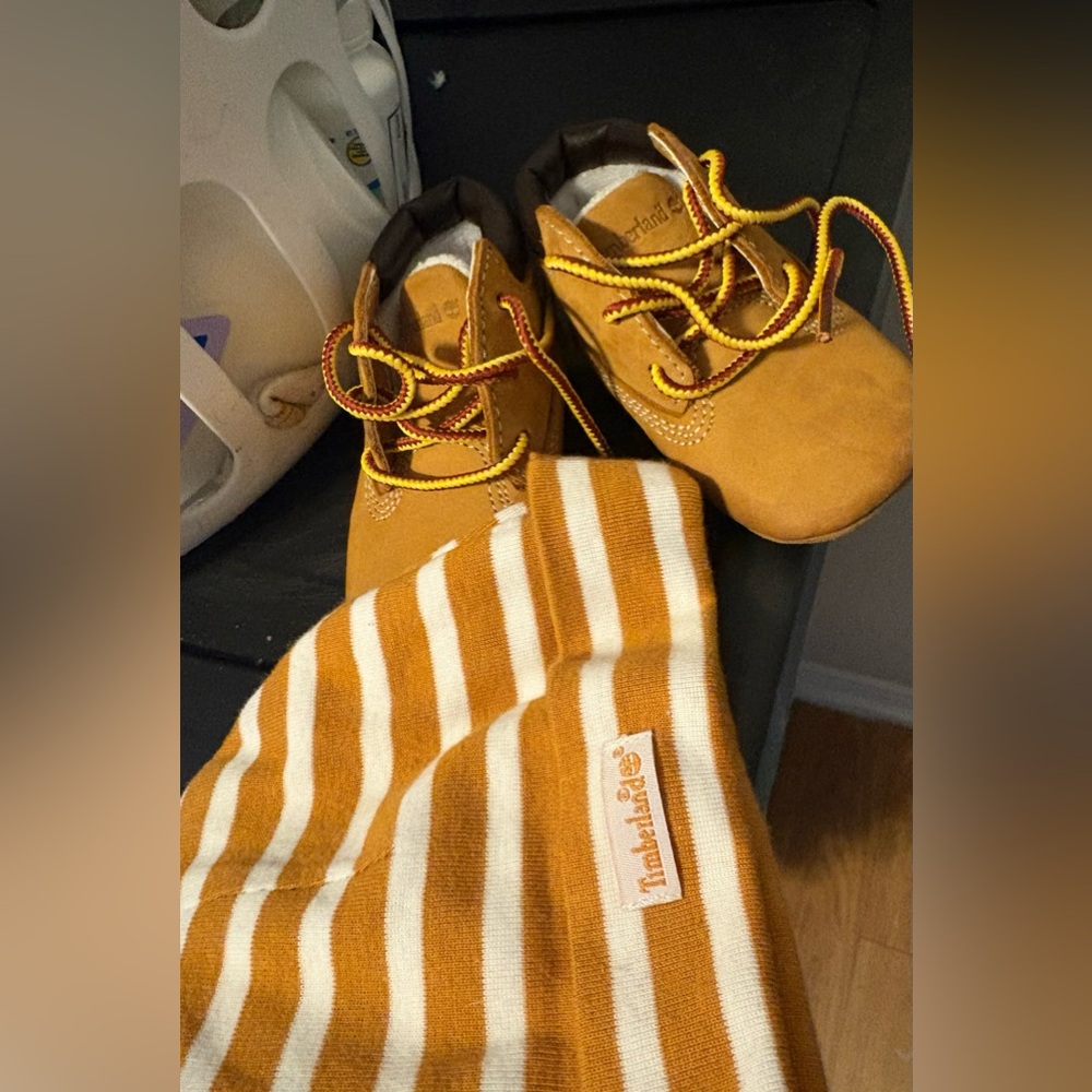 Infant timberland boots with hat